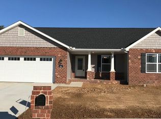 929 Creekside Dr, Waterloo, IL 62298