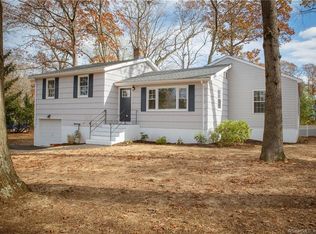 9 Oakdale Rd, Branford, CT 06405