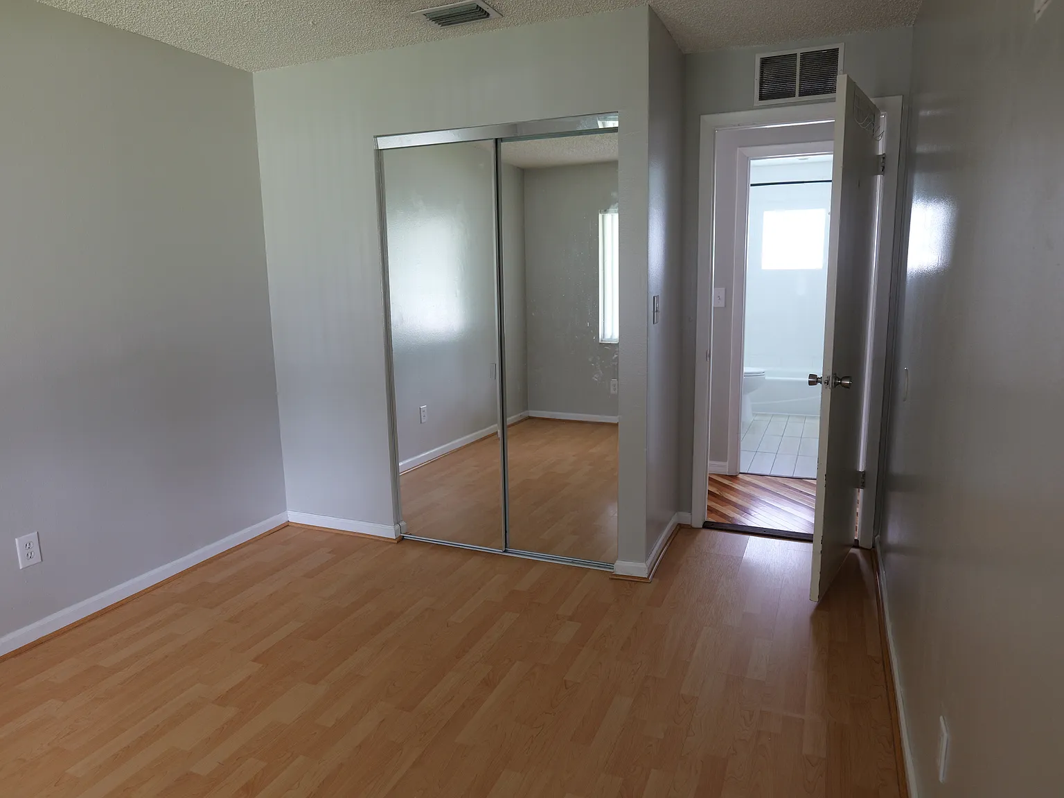 6155 101st Ave — Photo 2
