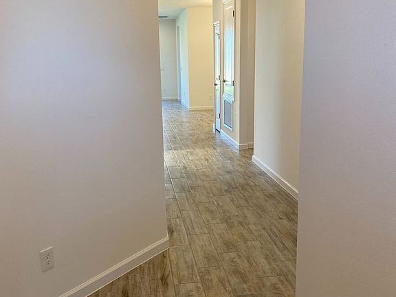 4th image of 871 Lady Bird Ln