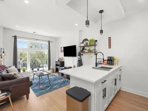 4129 N Saint Louis Ave APT 2, Chicago, IL 60618