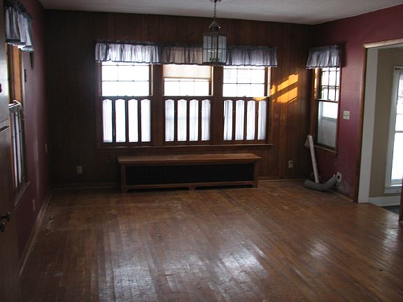 4th image of 368 W Hilton St
