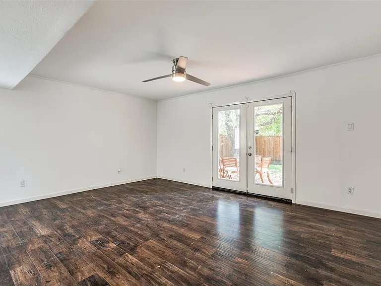 1300 Pioneer Ln — Photo 8