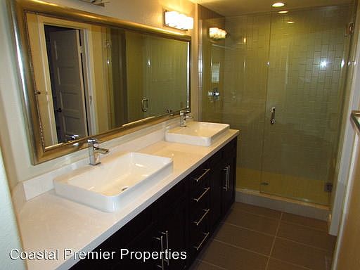 5th image of 1056 Pearl St Unit 5