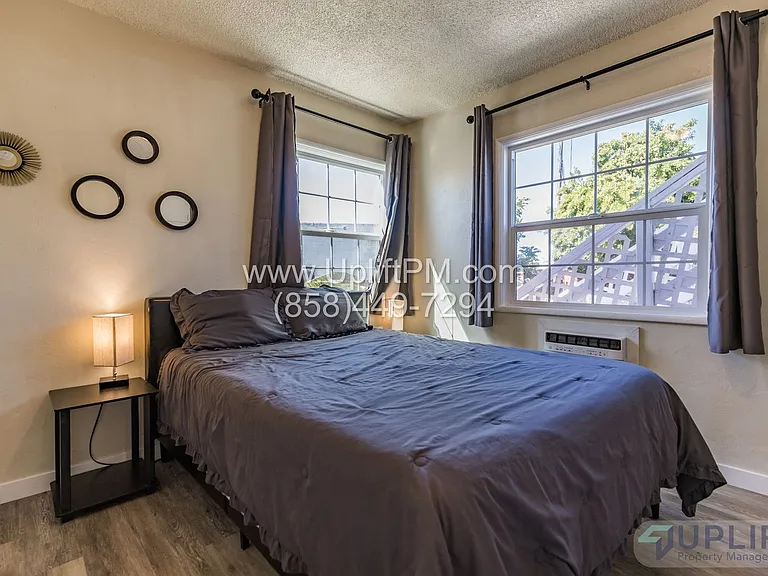4827 Castle Ave — Photo 18