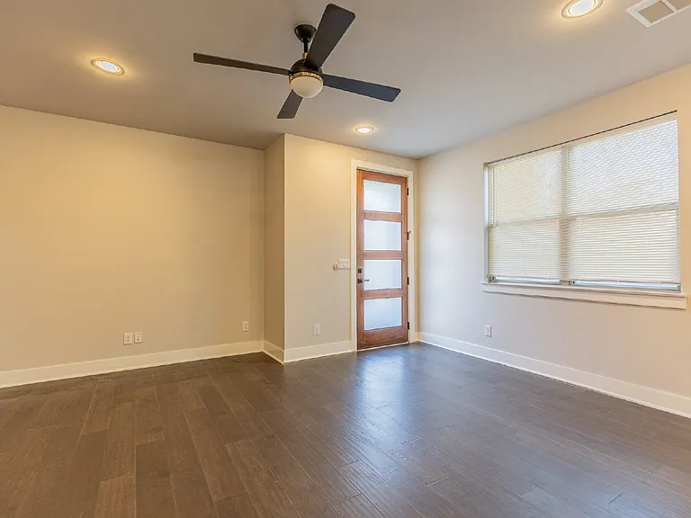 130 Rose Ln #202 — Photo 14