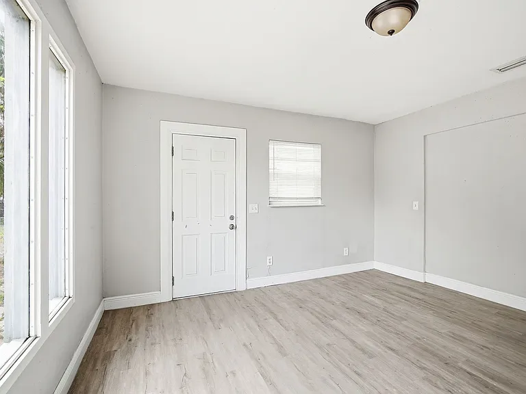8419 N Semmes St — Photo 12