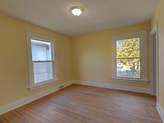 4th image of 217 E 14th St