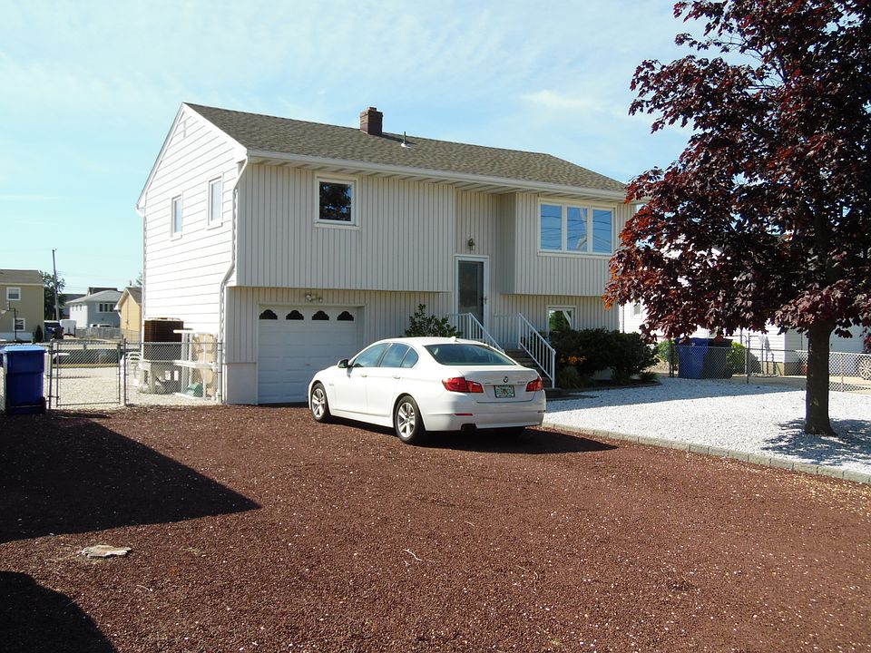 1st image of 13 Curaco Ave