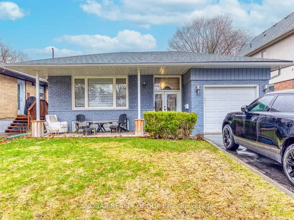 52 Decarie Cir, Toronto, ON M9B 3J2