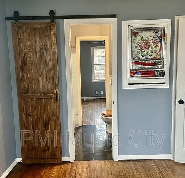 1208B Kirkwood Ave — Photo 5