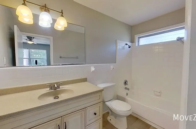 510 Wesley Ave — Photo 17