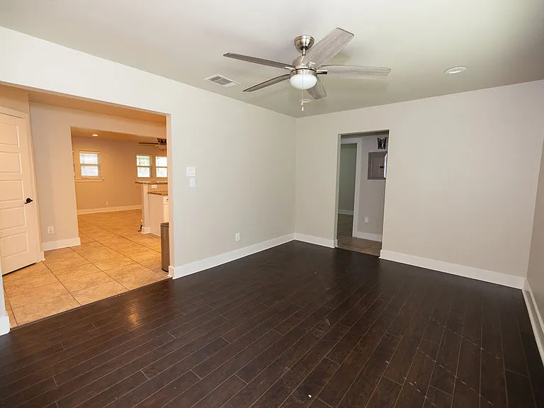 231 N Guilford Dr — Photo 12