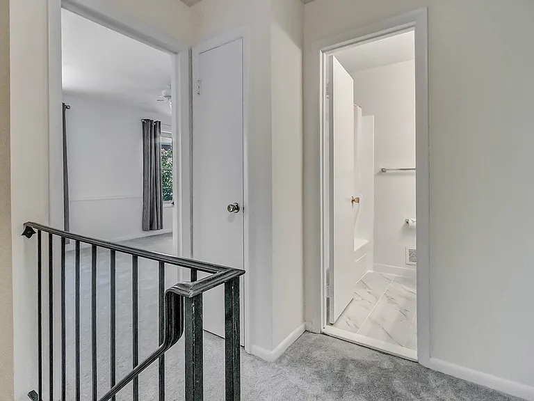 1613 Kenwood Ave — Photo 9