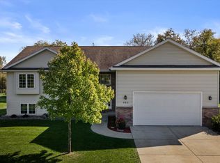 440 Whitetail Way, Deerfield, WI 53531