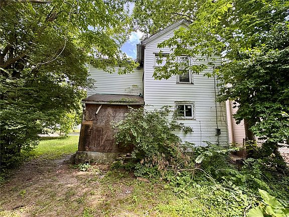 3rd image of 361 Adelite Ave