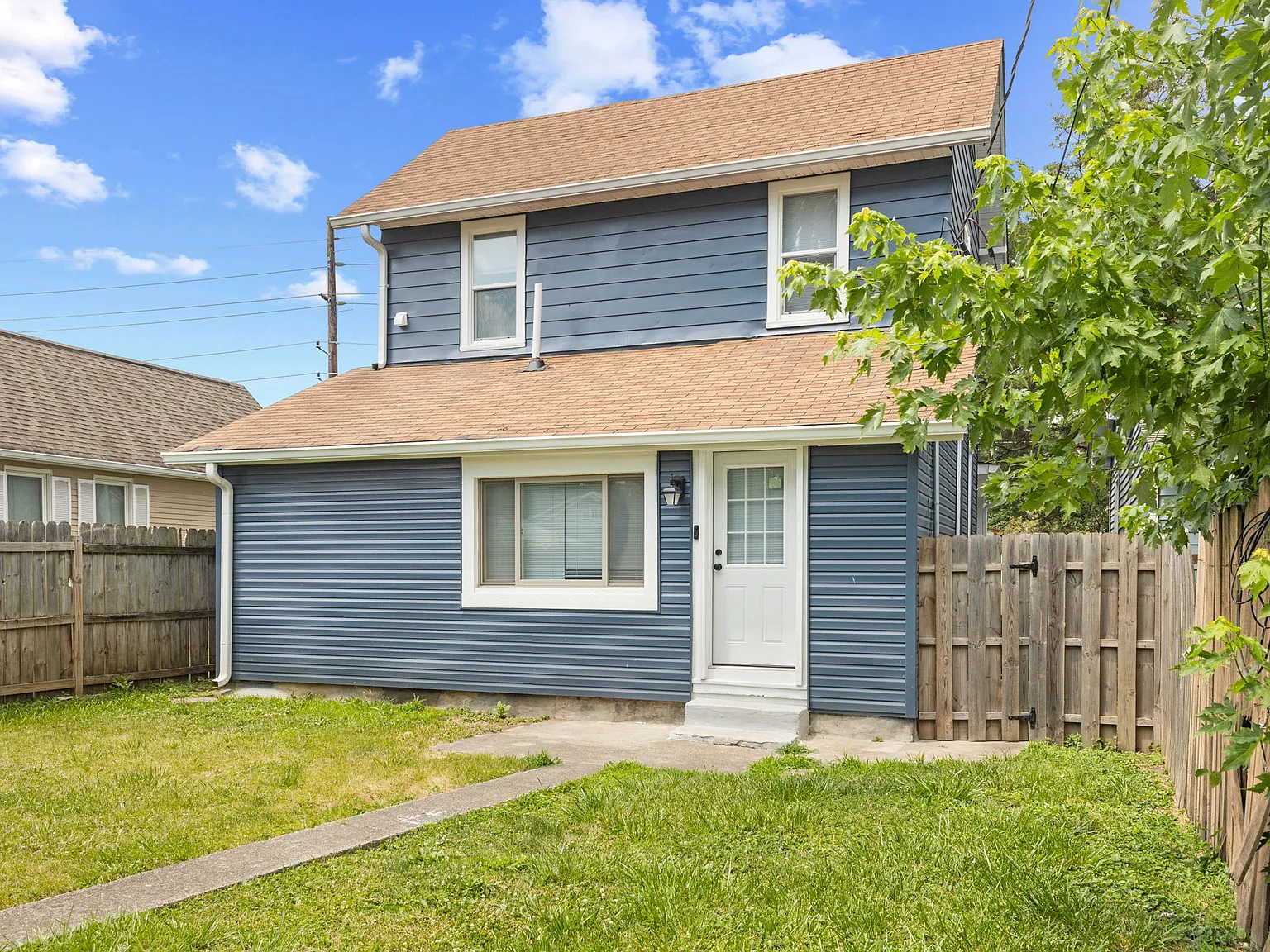 3 bed, 2240 sqft, $2,000 — Photo 3