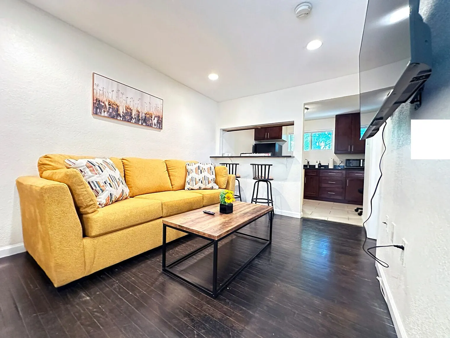 1 bed, 1.0 bath, $2,811 — Photo 3