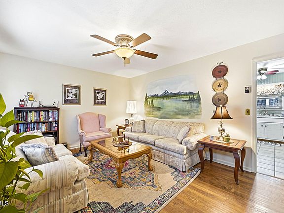 4th image of 21055 Campground Rd