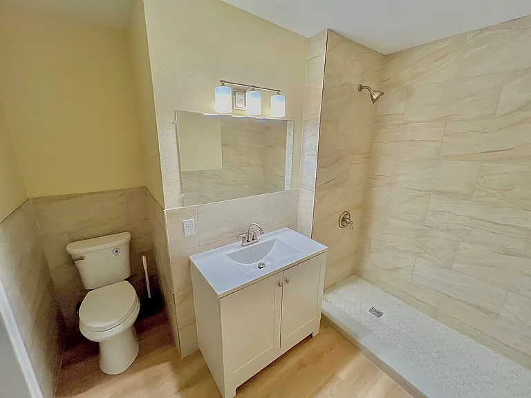 6711 Broadway St — Photo 4