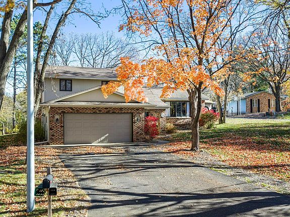 5th image of 11711 Evergreen Cir NW