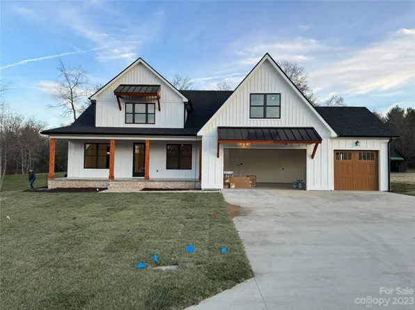 183 Mavrick Dr, Mills River, NC 28759
