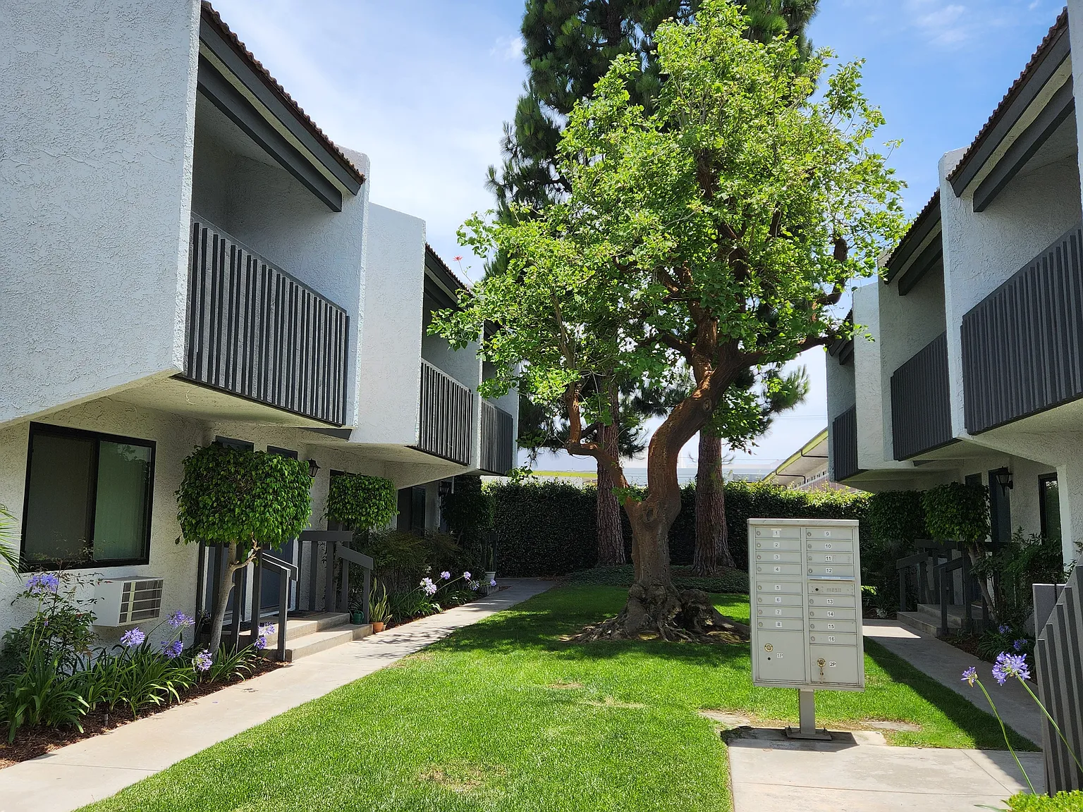 11534 216th St — Photo 1
