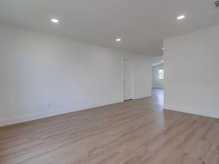 10190 Drumcliff Ave — Photo 5