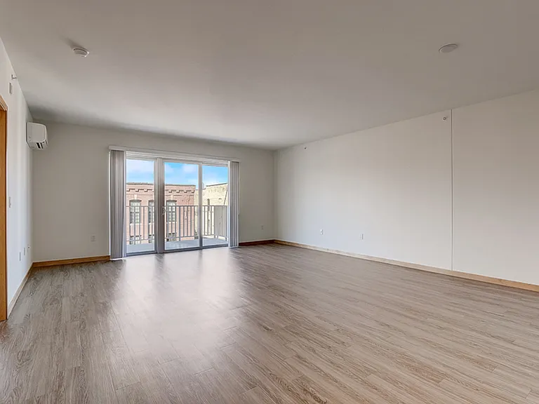 1 Bed / 1 Bath - 778 SF - Living & Dining