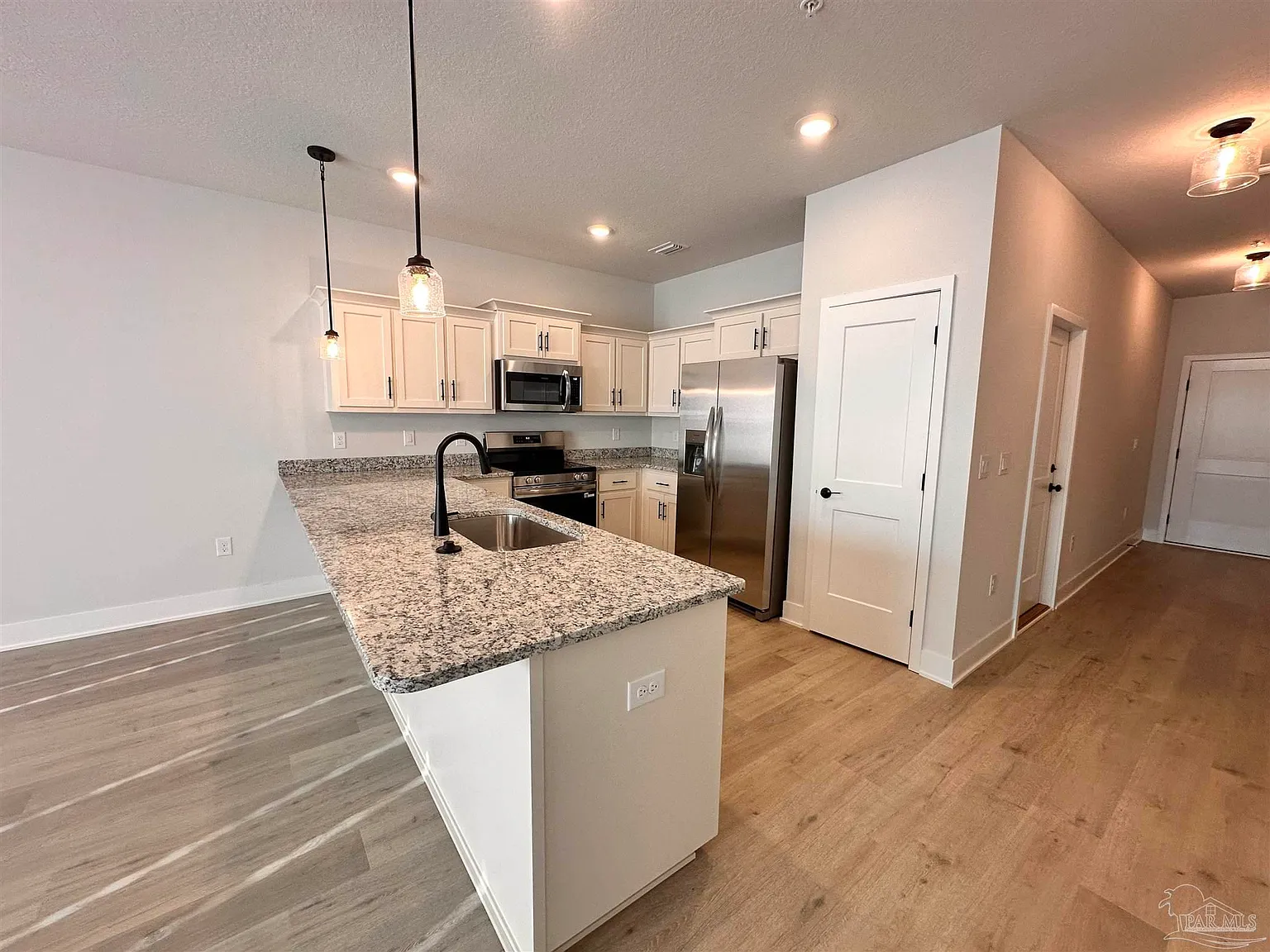 3 bed, 2.5 bath, 1543 sqft, $1,850 — Photo 2