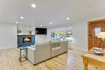 4925 S Pinehill Dr — Photo 2