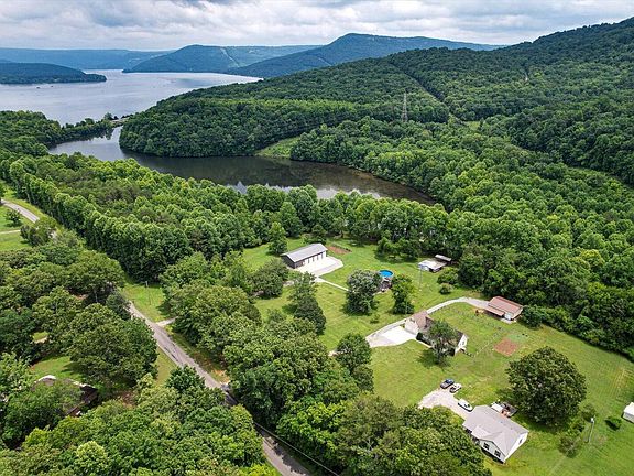 3rd image of 515 Lake View Dr