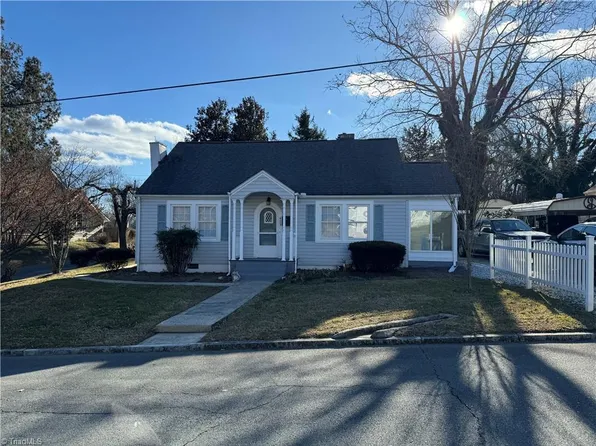 423 Broad St, Mount Airy, NC 27030