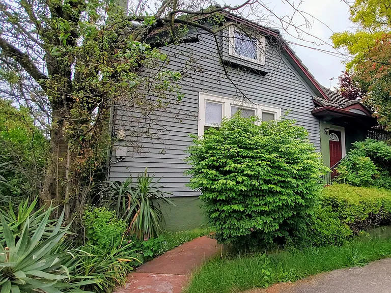 2302 E Pine St — Photo 9