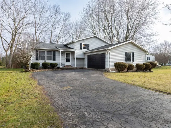 36 Covered Wagon Trl, West Henrietta, NY 14586