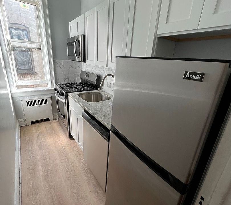 1st image of 170 Jewett Ave APT C3