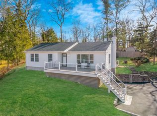 220 Lower Sheep Pasture Rd, East Setauket, NY 11733