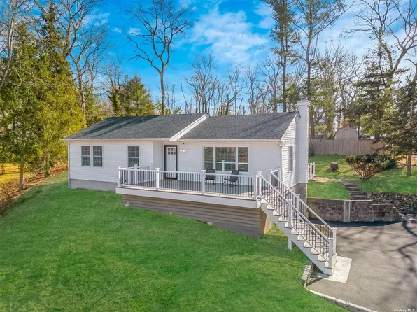 220 Lower Sheep Pasture Rd, East Setauket, NY 11733