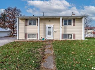 5009 44th Avenue Ct, Moline, IL 61265