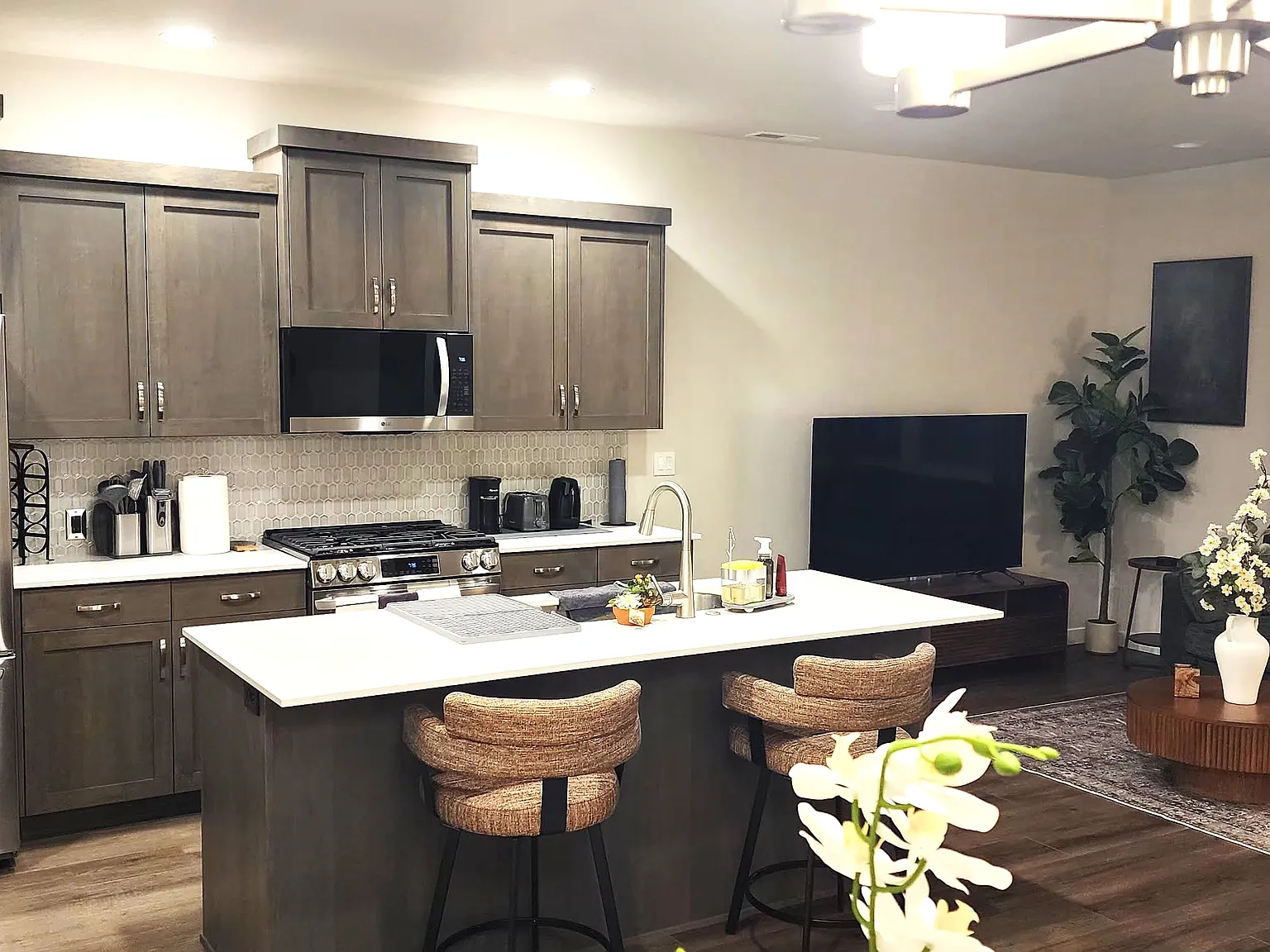 3 bed, 2.5 bath, 1635 sqft, $3,200 — Photo 4