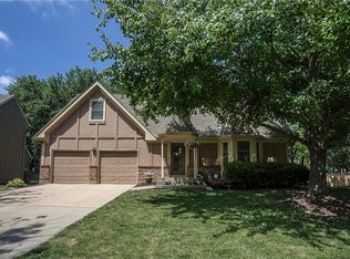 8402 Twilight Ln, Lenexa, KS 66219