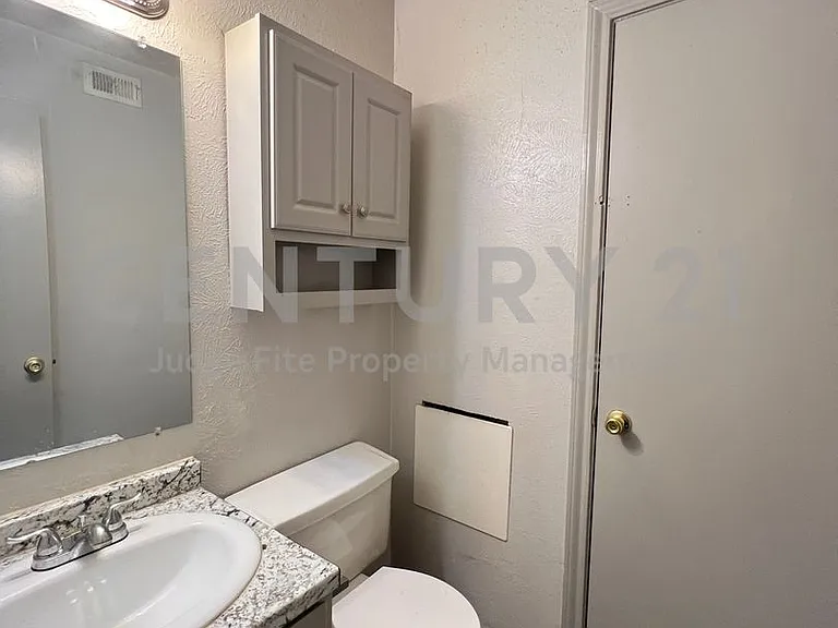 1108 N Elm St #3 — Photo 12