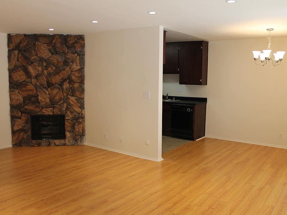 1st image of 11545 Moorpark St APT 210