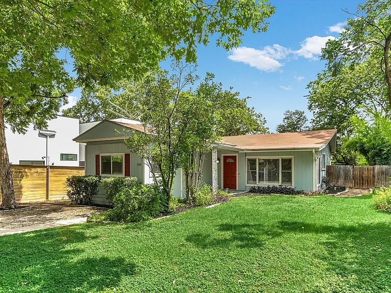 208 Braeswood Rd — Photo 2