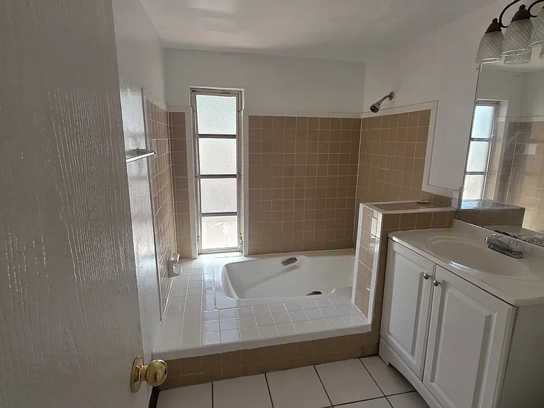3302 Bainbridge Dr — Photo 17