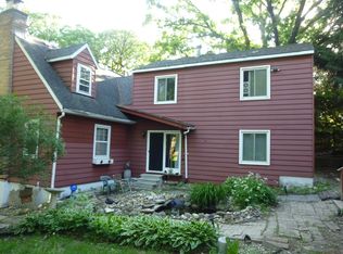 119 Hilltop Dr, Lake In The Hills, IL 60156