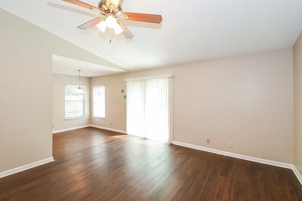 3 bed, 2.0 bath, 1597 sqft, $3,060 — Photo 3