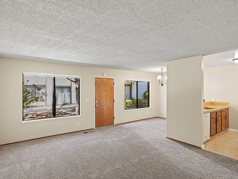 Park Plaza Apartments — Photo 52