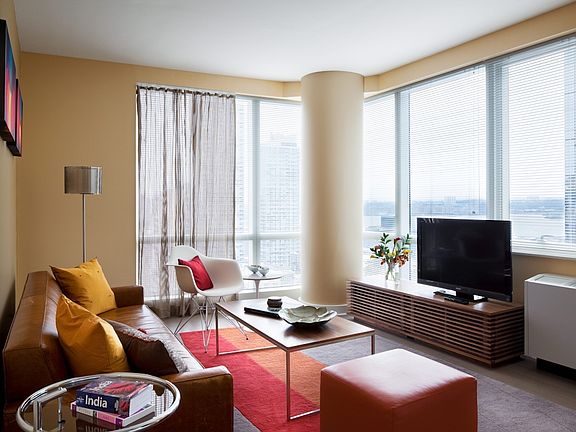 3rd image of 450 W 42nd St APT 47J