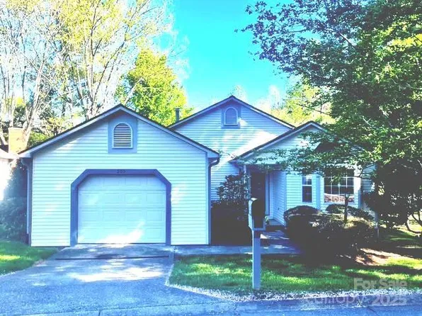 209 Hampton Ct, Hendersonville, NC 28791